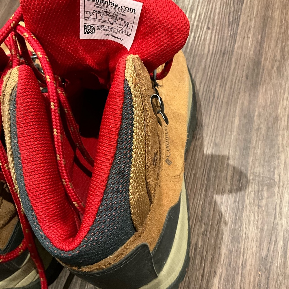 Columbia Brown Hiking Boots with Red Highlights - Picture 4 of 4